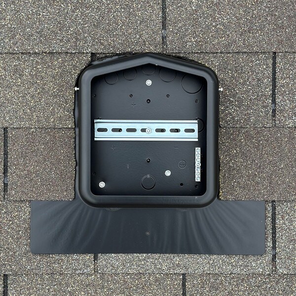 SolaDeck 0799-5B 600V Flashed Combiner Top Installed